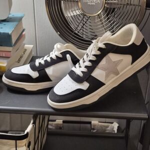  Vintage Havana Kayla Black and White Leather Sneakers Size 9